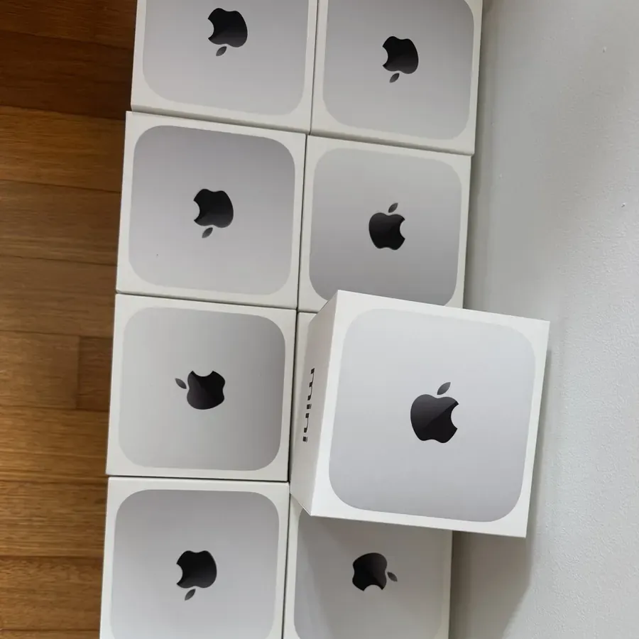 叠放的 Mac mini 实机包装